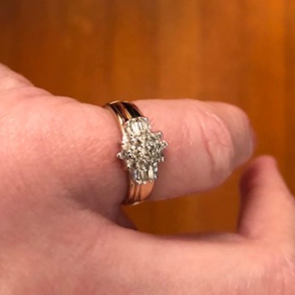 10K YELLOW GOLD DIAMOND RING